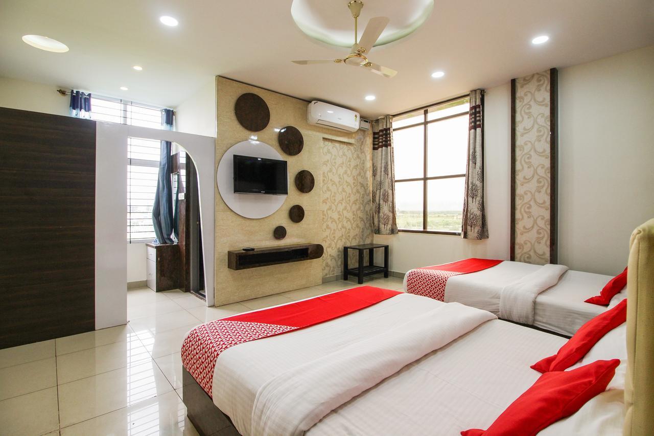 โอโย 15136 นิสรรค์ ลอดจ์ Hotel จิกมากาลูร์ ภายนอก รูปภาพ